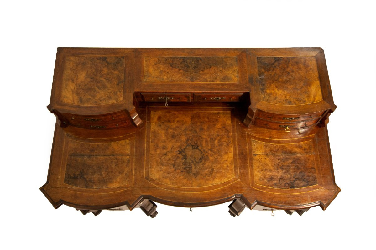 Scrivania "alla Mazzarino" lastronata in noce e radica, XVIII secolo-photo-1