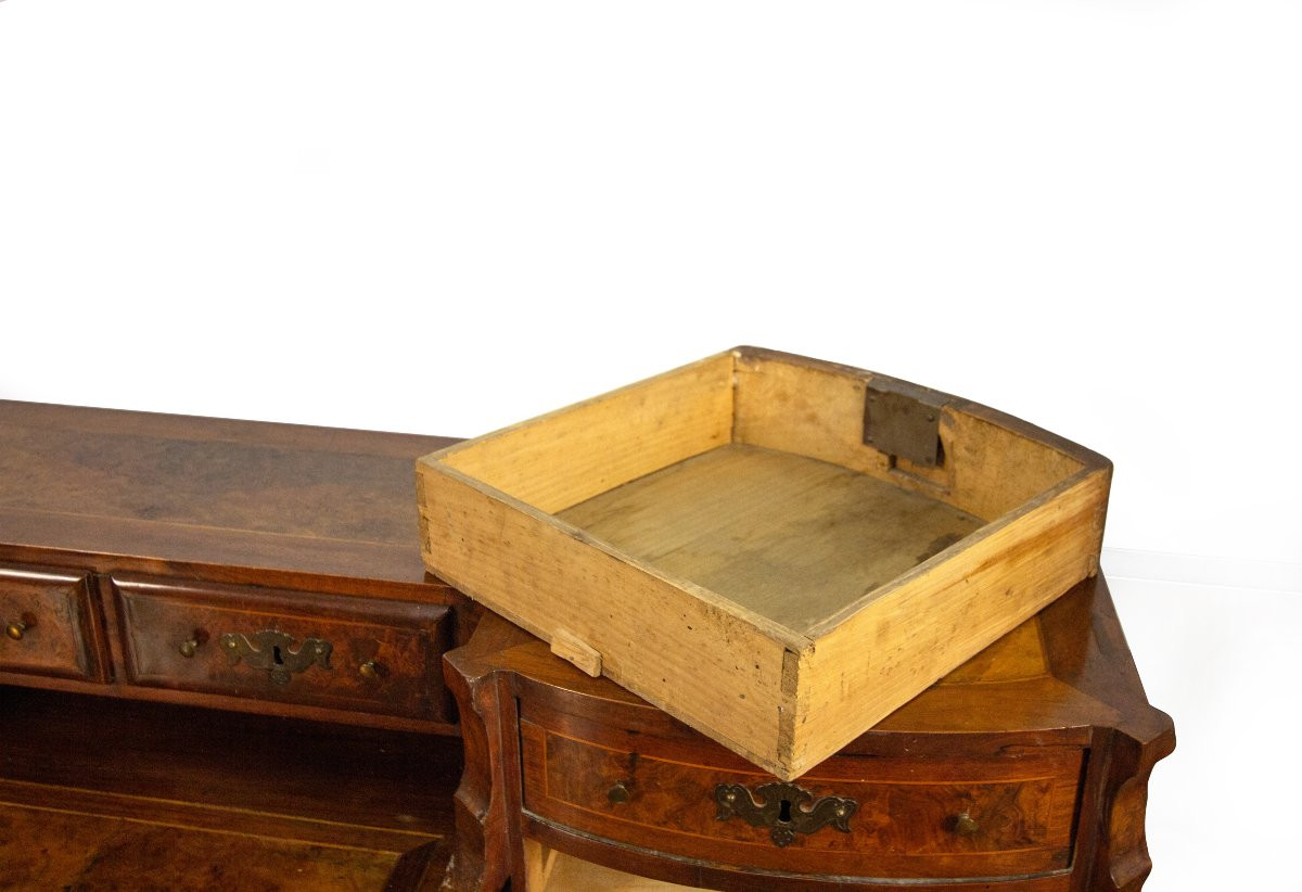 Scrivania "alla Mazzarino" lastronata in noce e radica, XVIII secolo-photo-4
