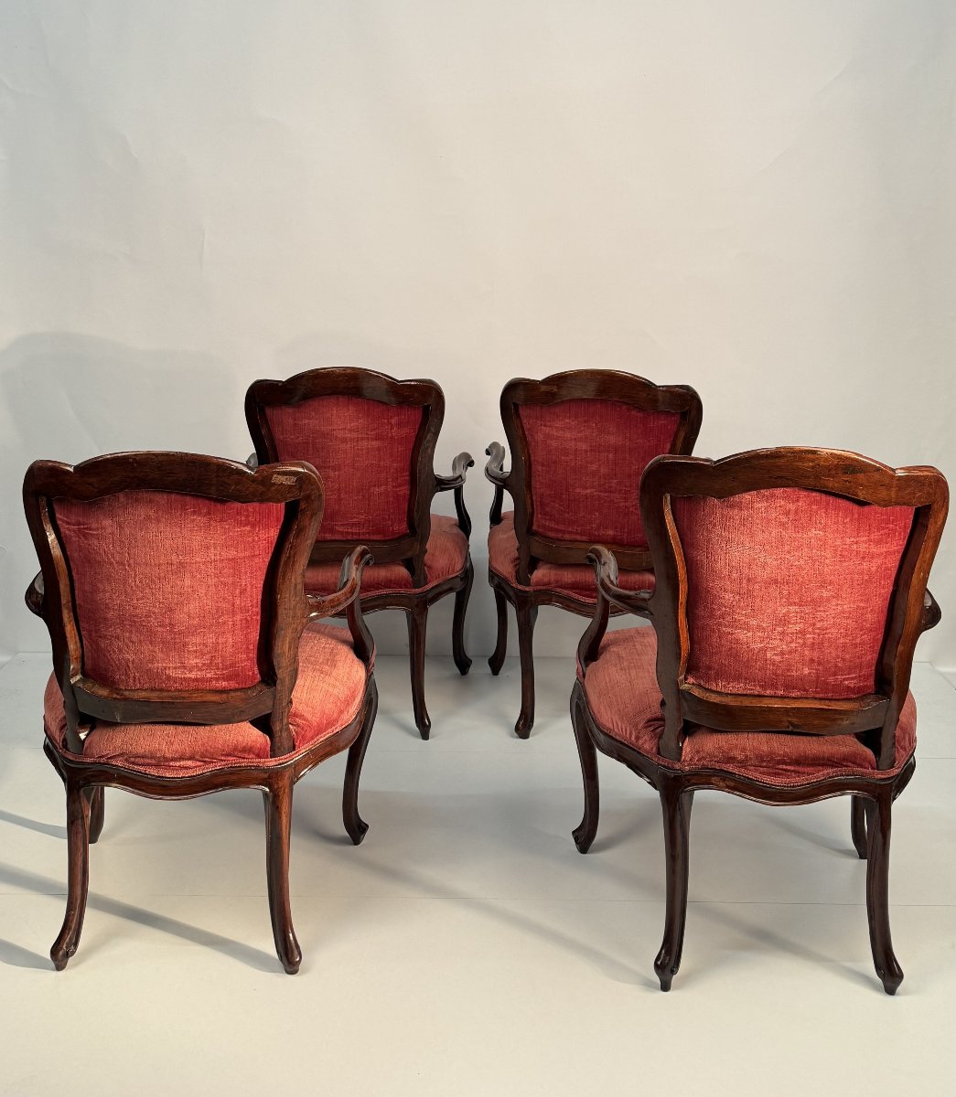 Quattro poltroncine in noce, Venezia, metà del XVIII secolo-photo-4