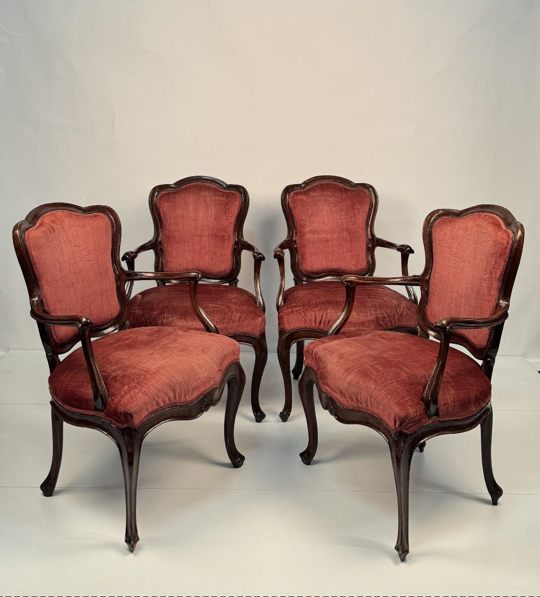 Quattro poltroncine in noce, Venezia, metà del XVIII secolo