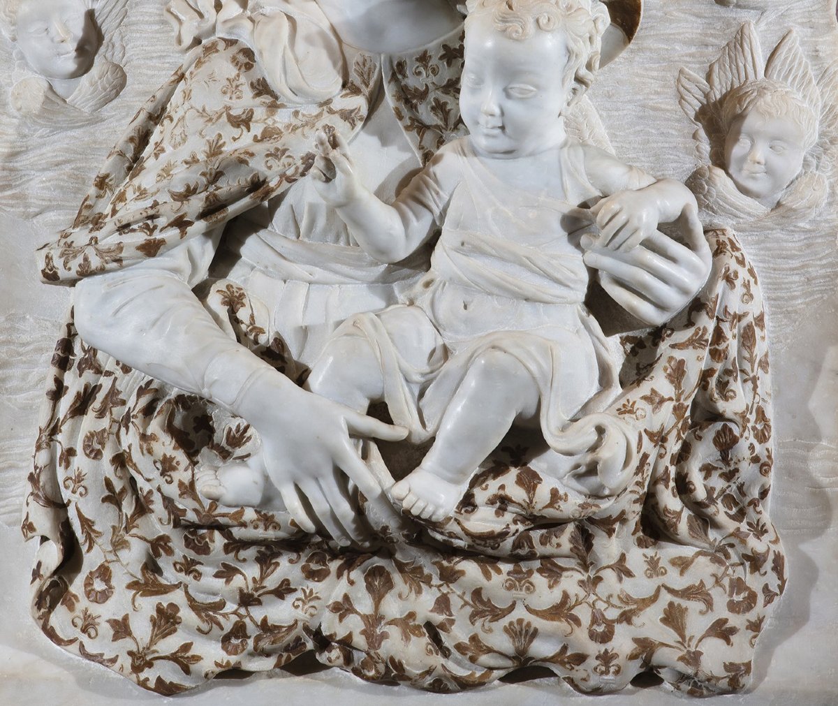 Scultore del XIX secolo, "Madonna con il Bambino e teste di cherubini"-photo-3