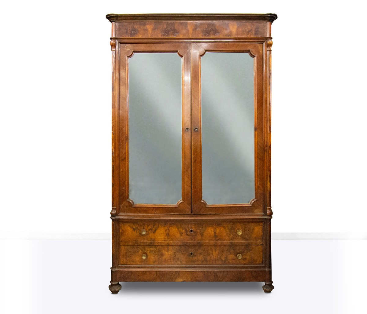 Armadio lastronato in noce e radica di noce, metà del XIX secolo