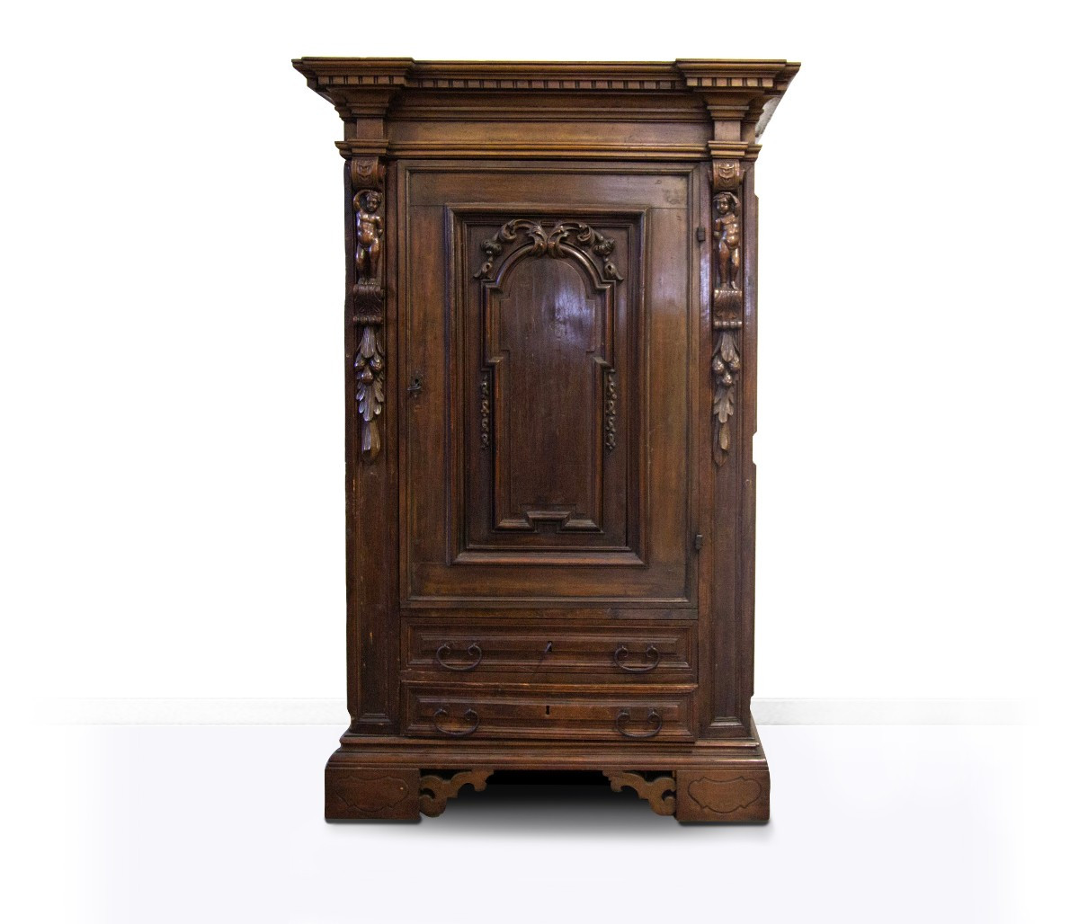 Credenza in noce, XIX secolo, di gusto neorinascimentale e ricostruita con elementi antichi