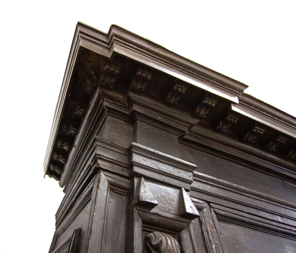 Armadio in noce, Lombardia, XVII secolo-photo-4