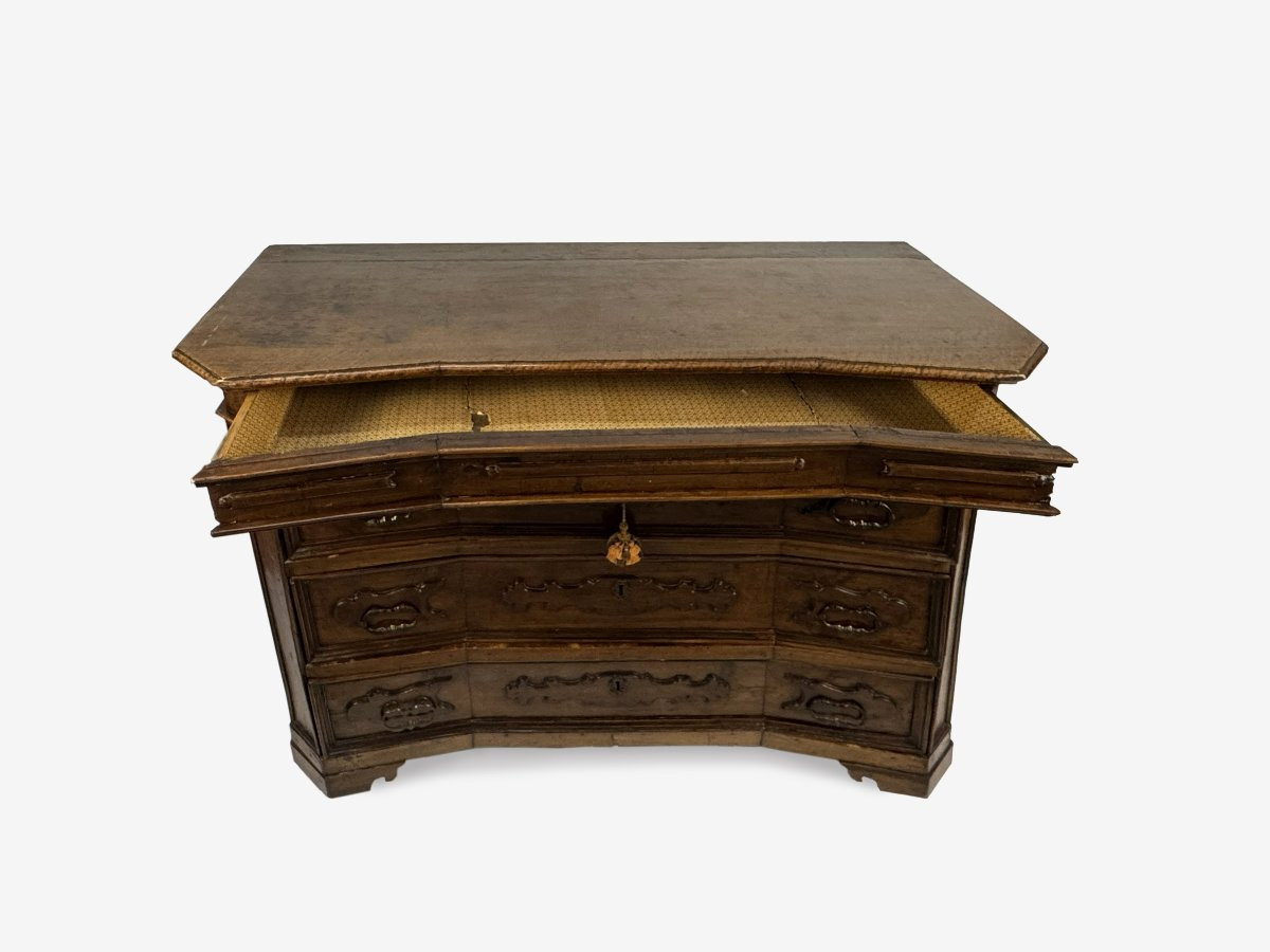 Cassettone in noce, Bergamo, prima metà del XVIII secolo-photo-4