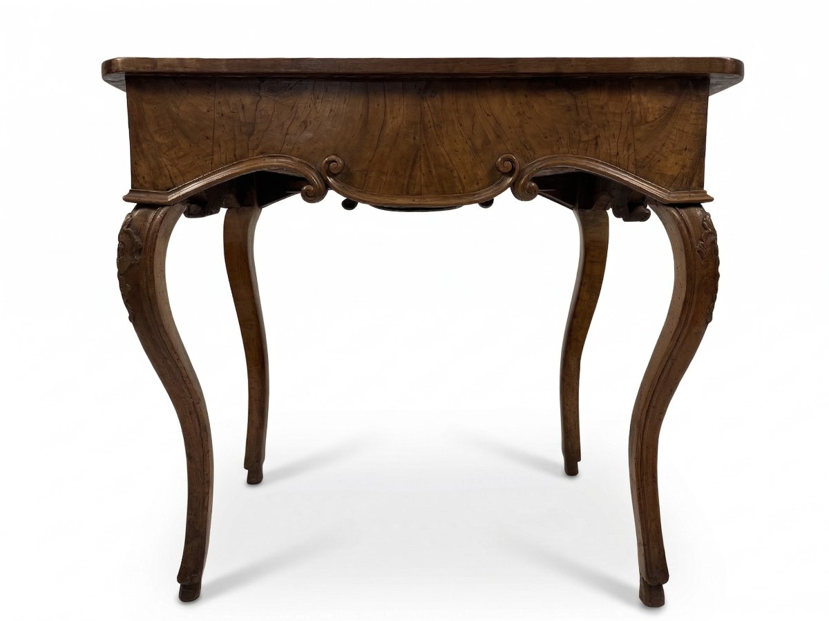 Piccolo scrittoio in noce, in parte lastronato in radica di noce, XVIII secolo-photo-2