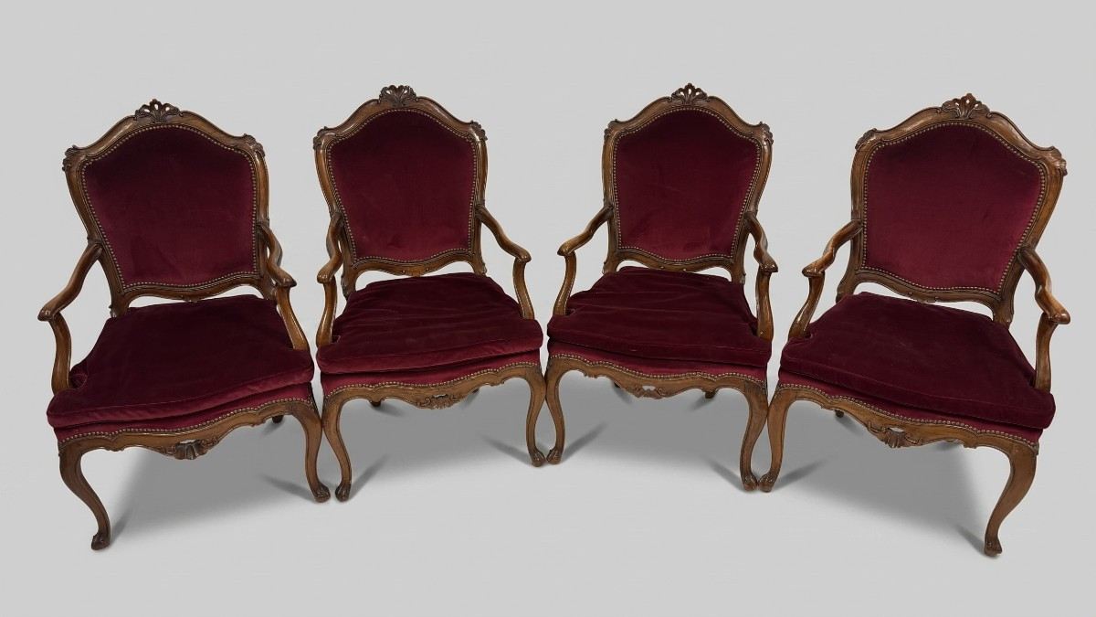 Quattro poltrone in noce, Venezia, XVIII secolo