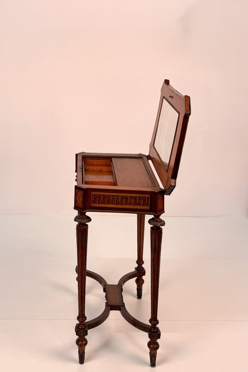 Piccola toilette intarsiata in legni diversi, di gusto Napoleone III, XIX secolo-photo-1