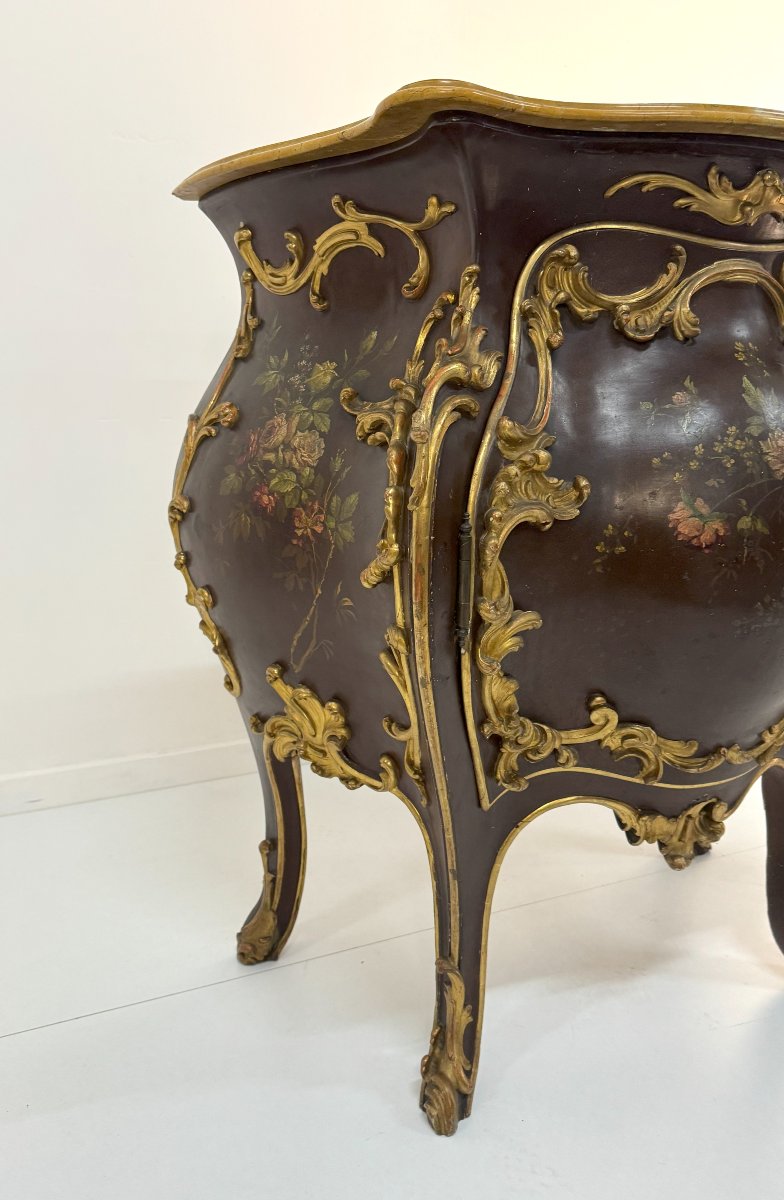 Credenza laccata e dorata, XX secolo, in stile settecentesco-photo-3