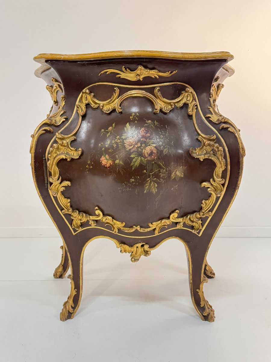 Credenza laccata e dorata, XX secolo, in stile settecentesco-photo-2