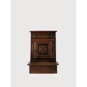 Inginocchiatoio in noce, Piemonte, prima metà del XVIII secolo