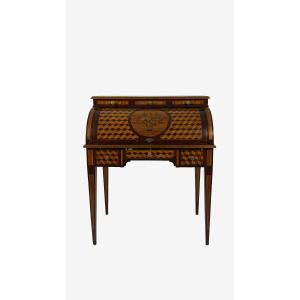 Scrivania a rullo da centro impiallacciata in legni vari, Francia, XX secolo