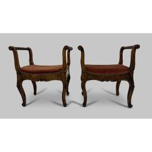 Coppia di panchetti in noce, XVIII secolo