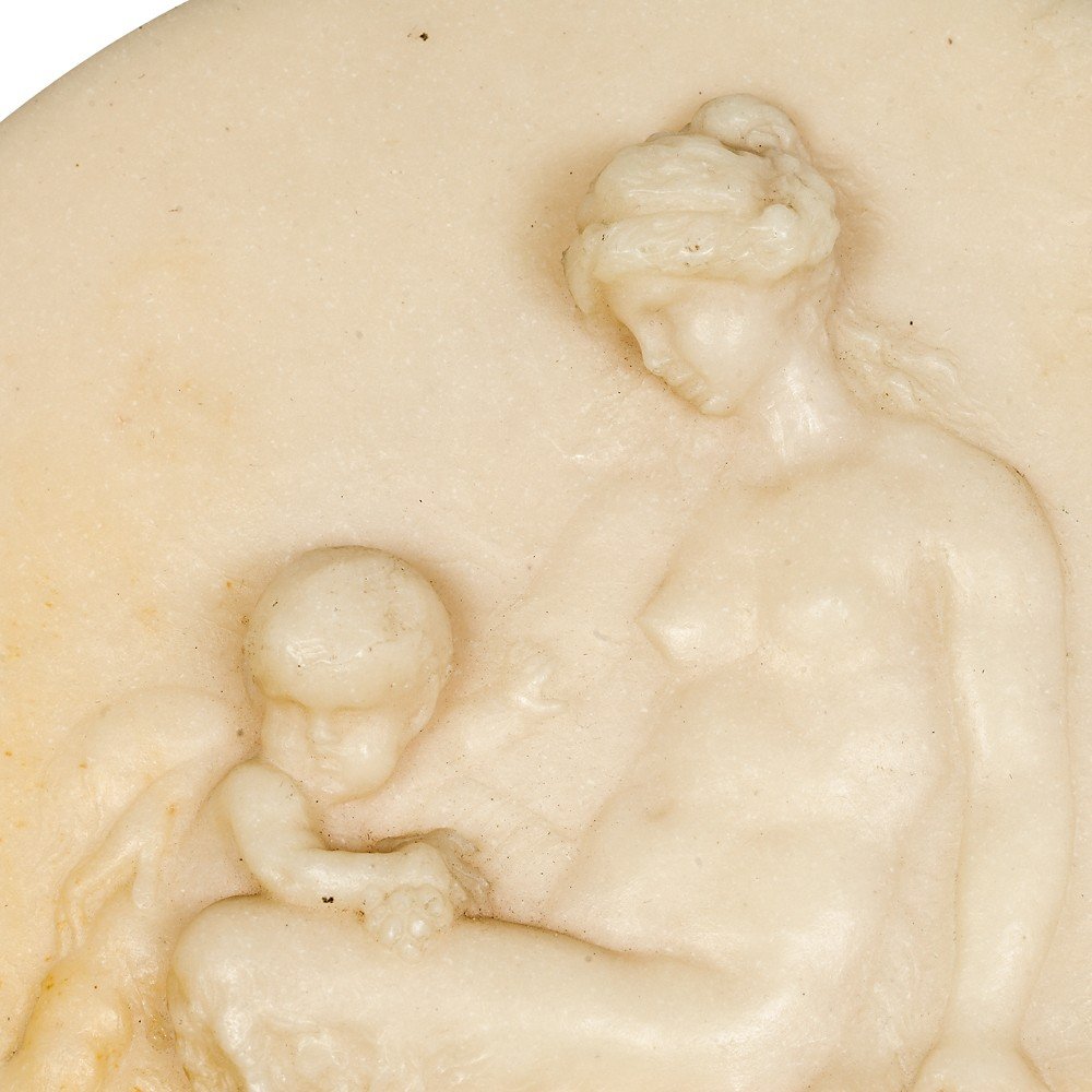Coppia di Tondi in marmo di alabastro raffiguranti scene mitologiche-photo-2