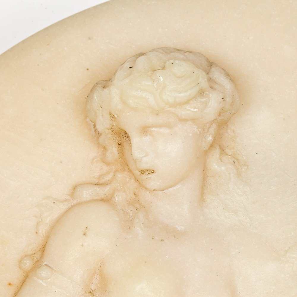 Coppia di Tondi in marmo di alabastro raffiguranti scene mitologiche-photo-3