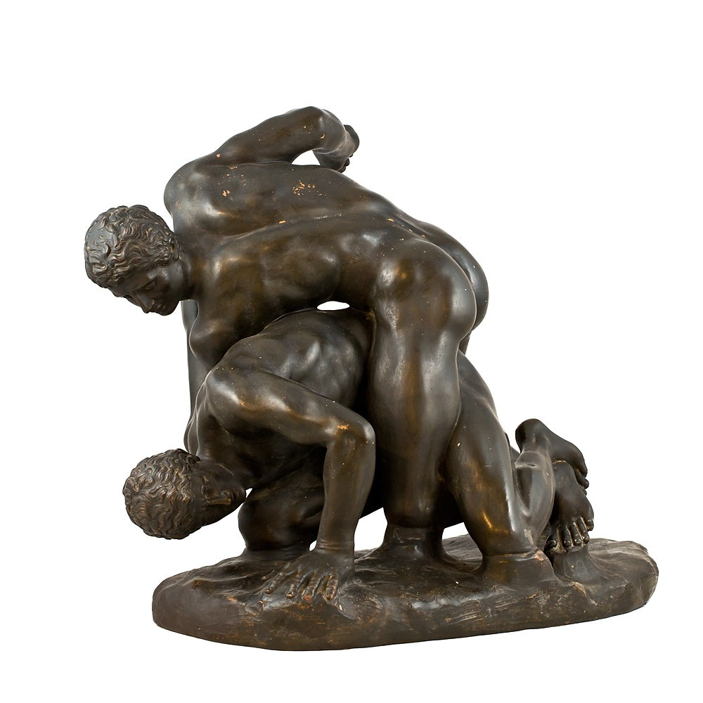 Scultura raffigurante due lottatori
