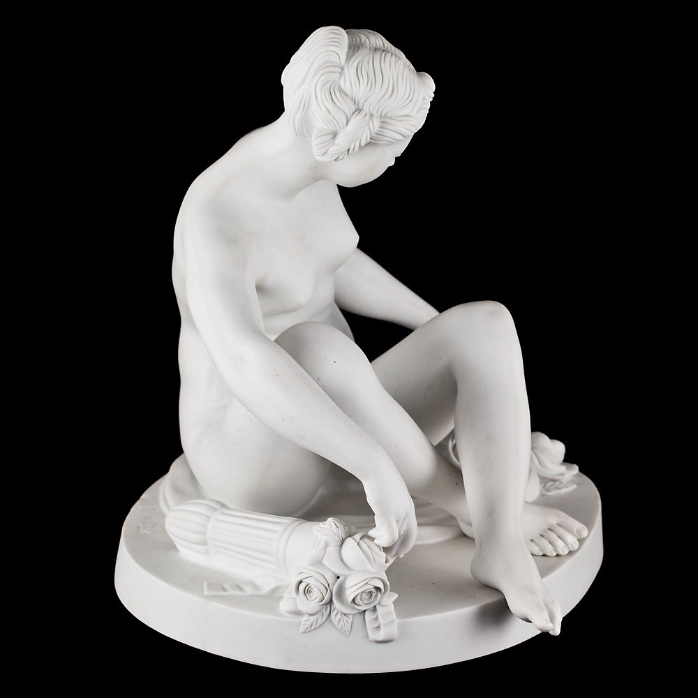 Scultura raffigurante Venere accovacciata-photo-1