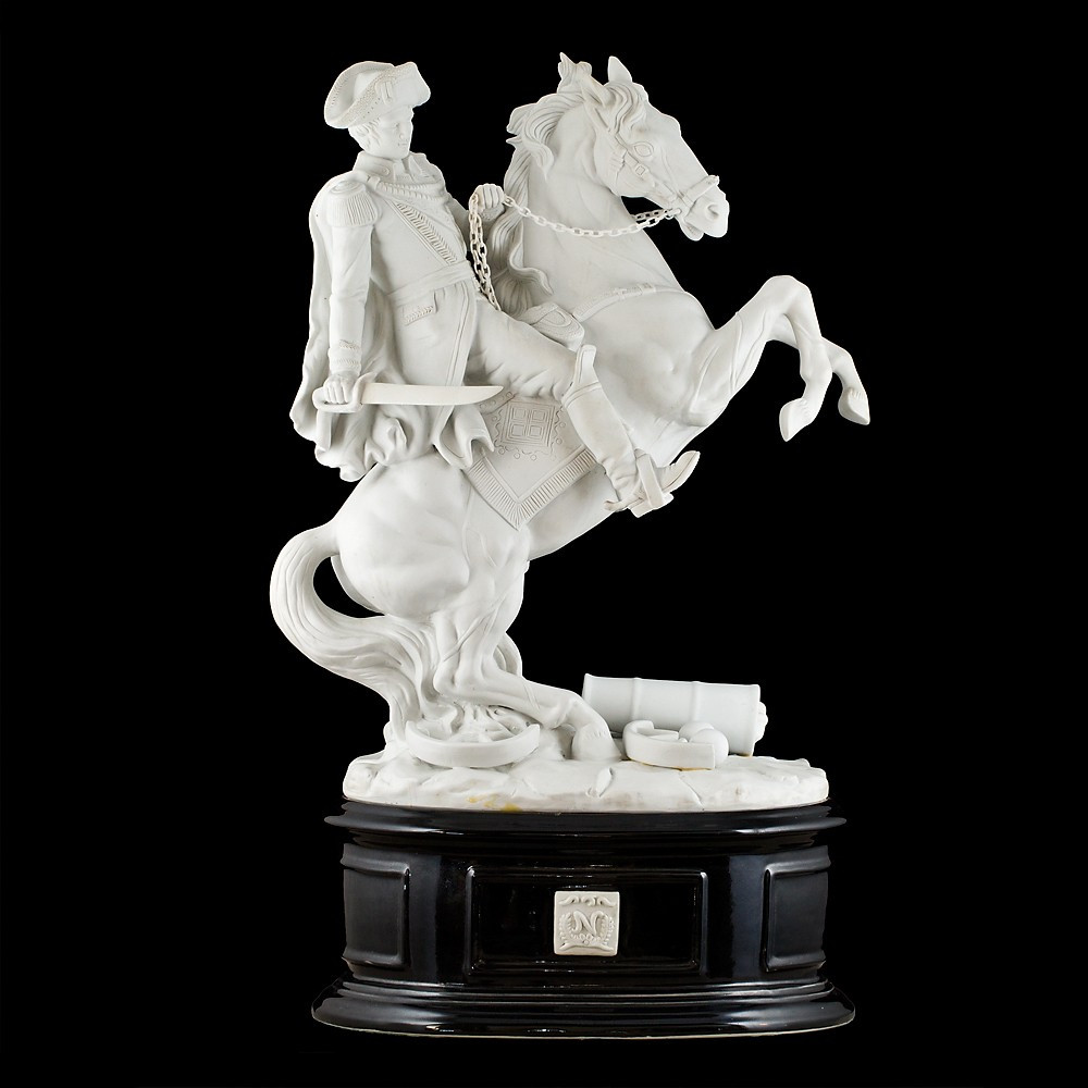 Scultura equestre raffigurante Napoleone a cavallo