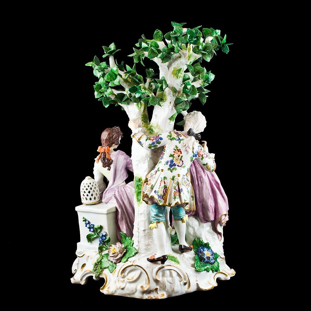 Porcellana della Sassonia, Dresda, rappresentante scena galante firmata “Frankenthal”-photo-3