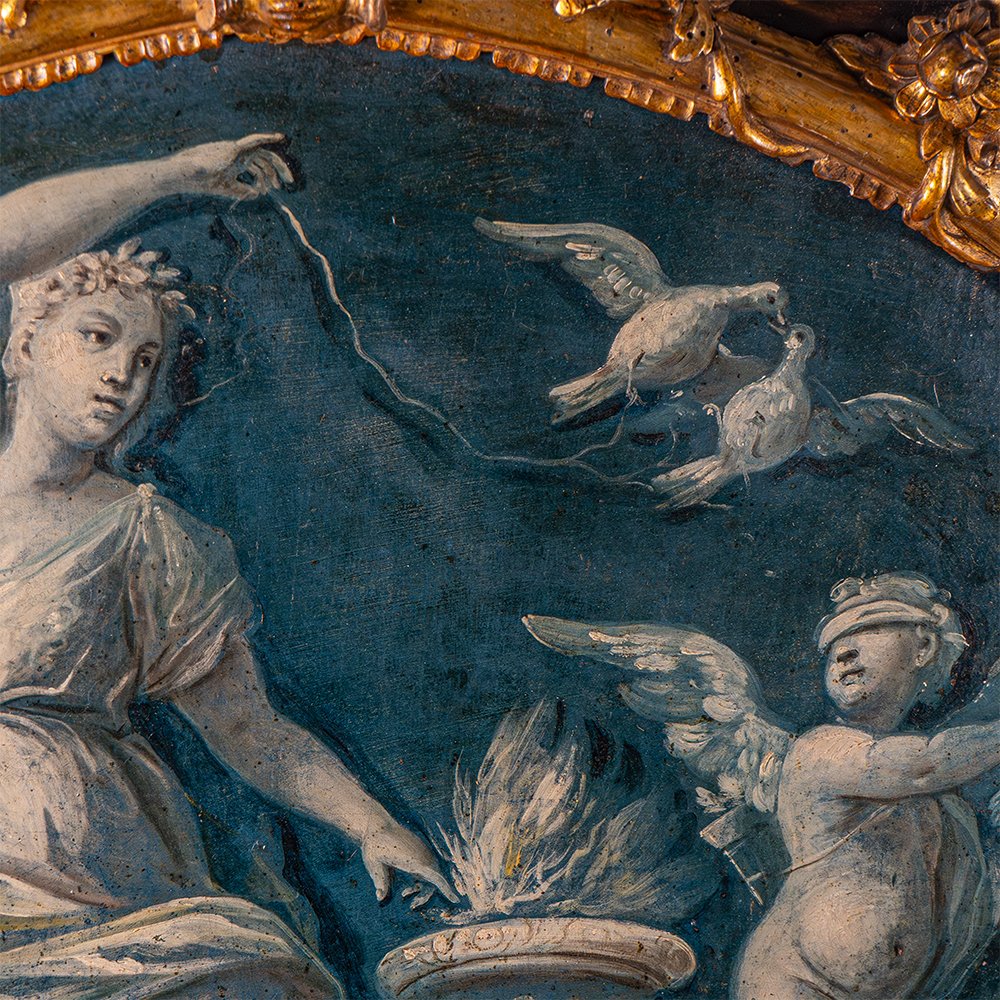 Grisaglia allegorica in cornice ovale intagliata e dorata-photo-2