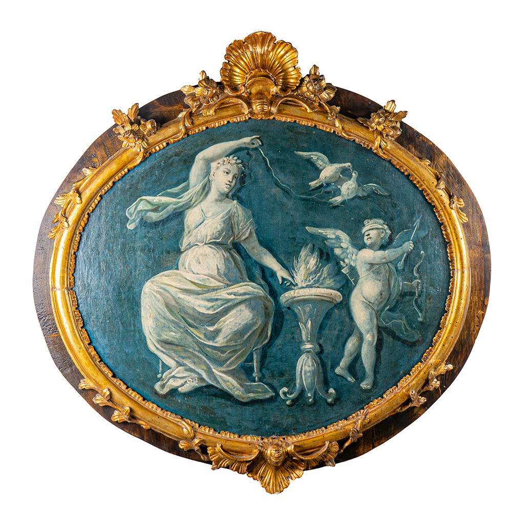 Grisaglia allegorica in cornice ovale intagliata e dorata