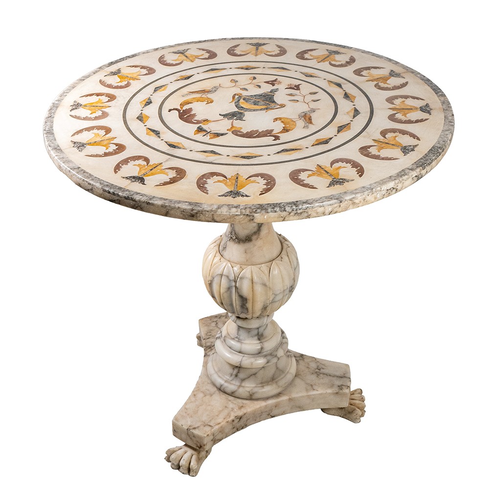 Tavolino intarsiato in marmi policromi