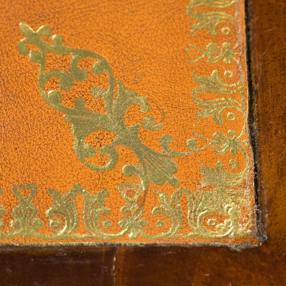 Scrivania intarsiata a marchetteria con applicazioni in bronzo dorato-photo-4