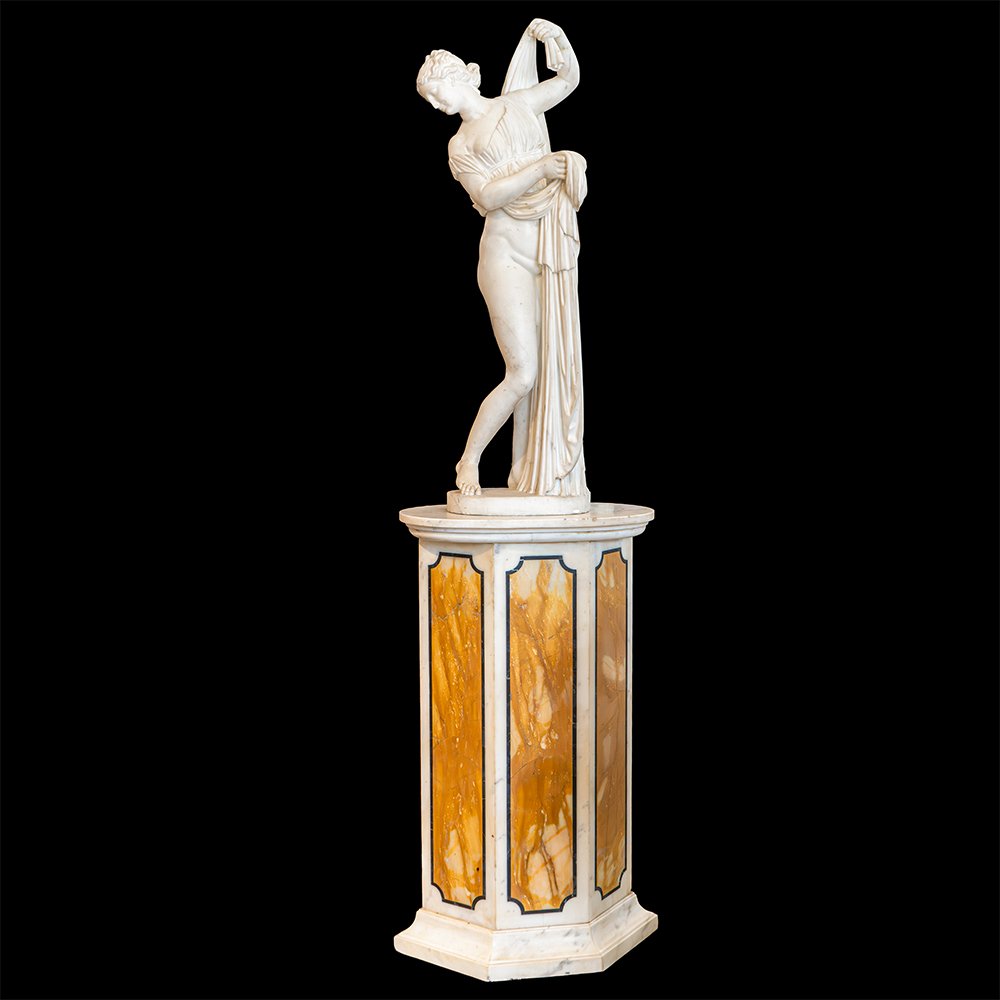 Scultura raffigurante “Venere al bagno”