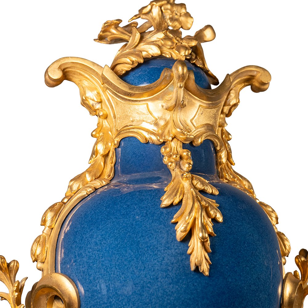 Vaso in ceramica smaltata blu con applicazioni in bronzo dorato-photo-1