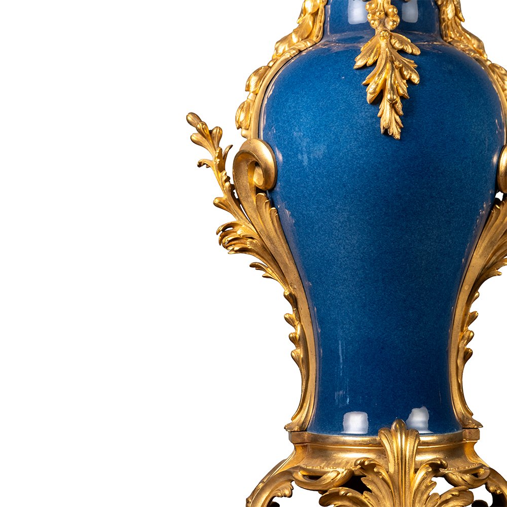 Vaso in ceramica smaltata blu con applicazioni in bronzo dorato-photo-2