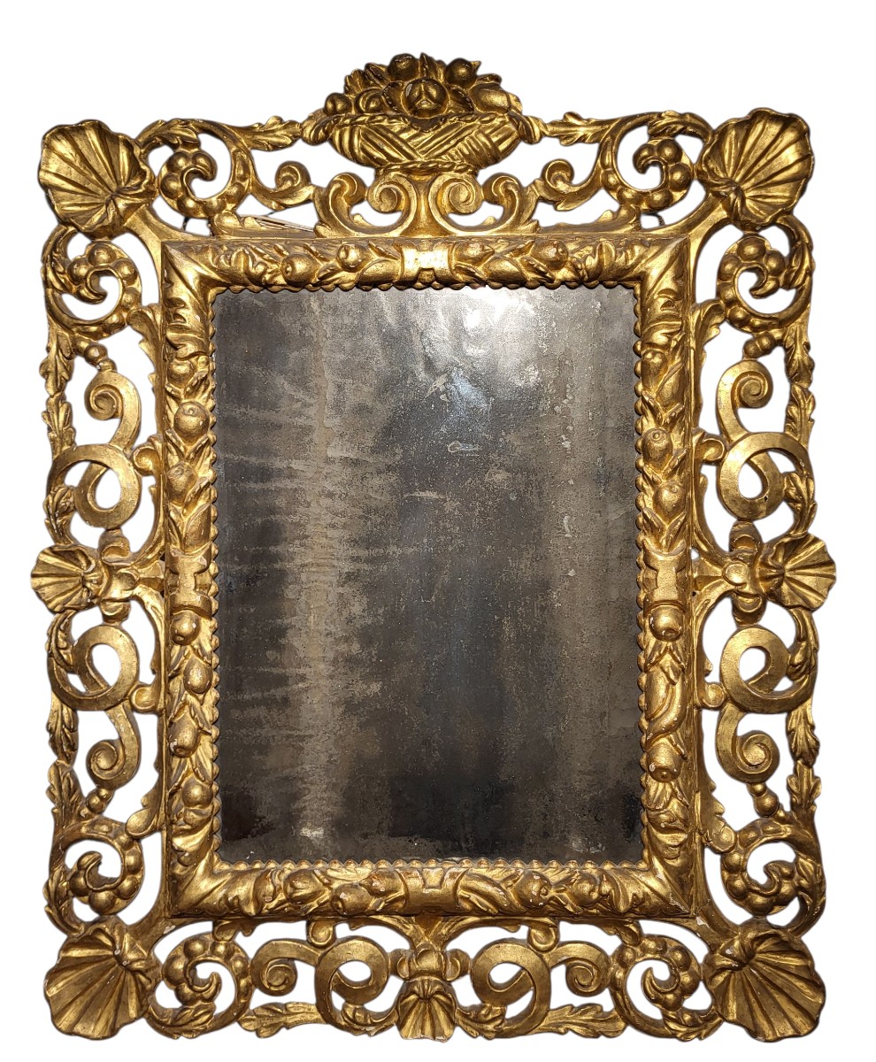 Specchiera in legno intagliato e dorato, primo quarto del XVIII secolo