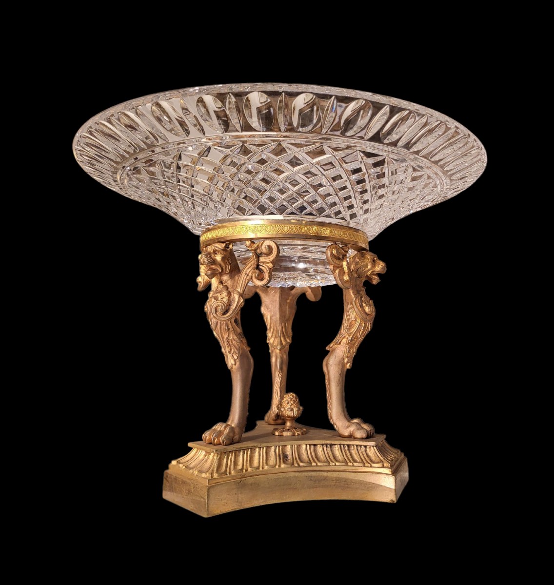 Centrotavola in bronzo dorato e cristallo