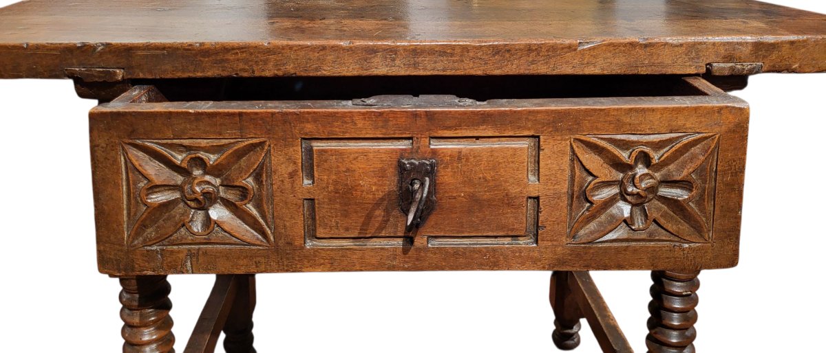 Tavolino in massello di noce-photo-2