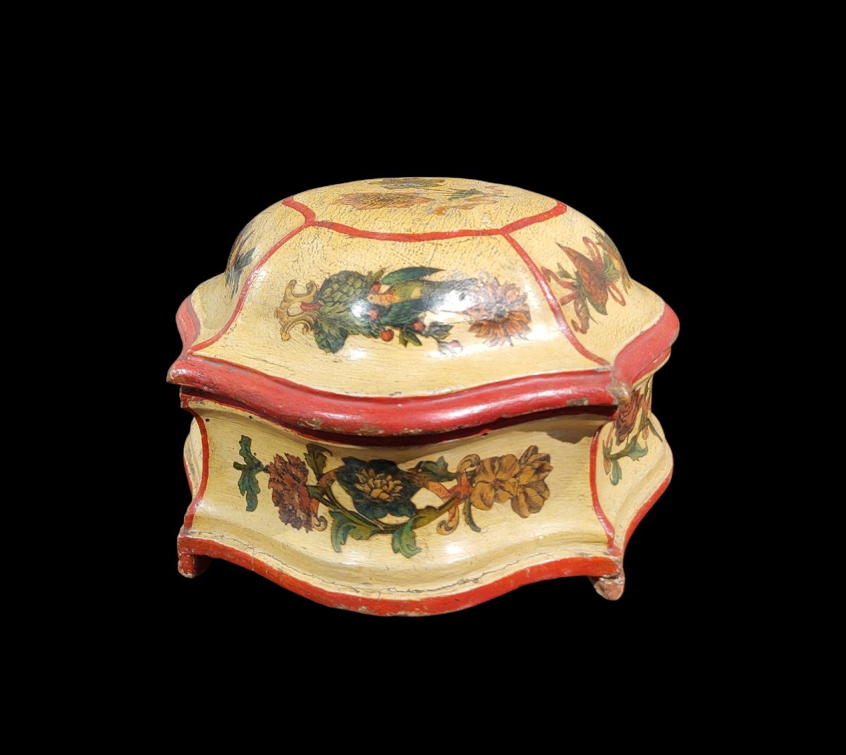 Antica cassetta sagomata e laccata, Piemonte, metà XVIII secolo-photo-2