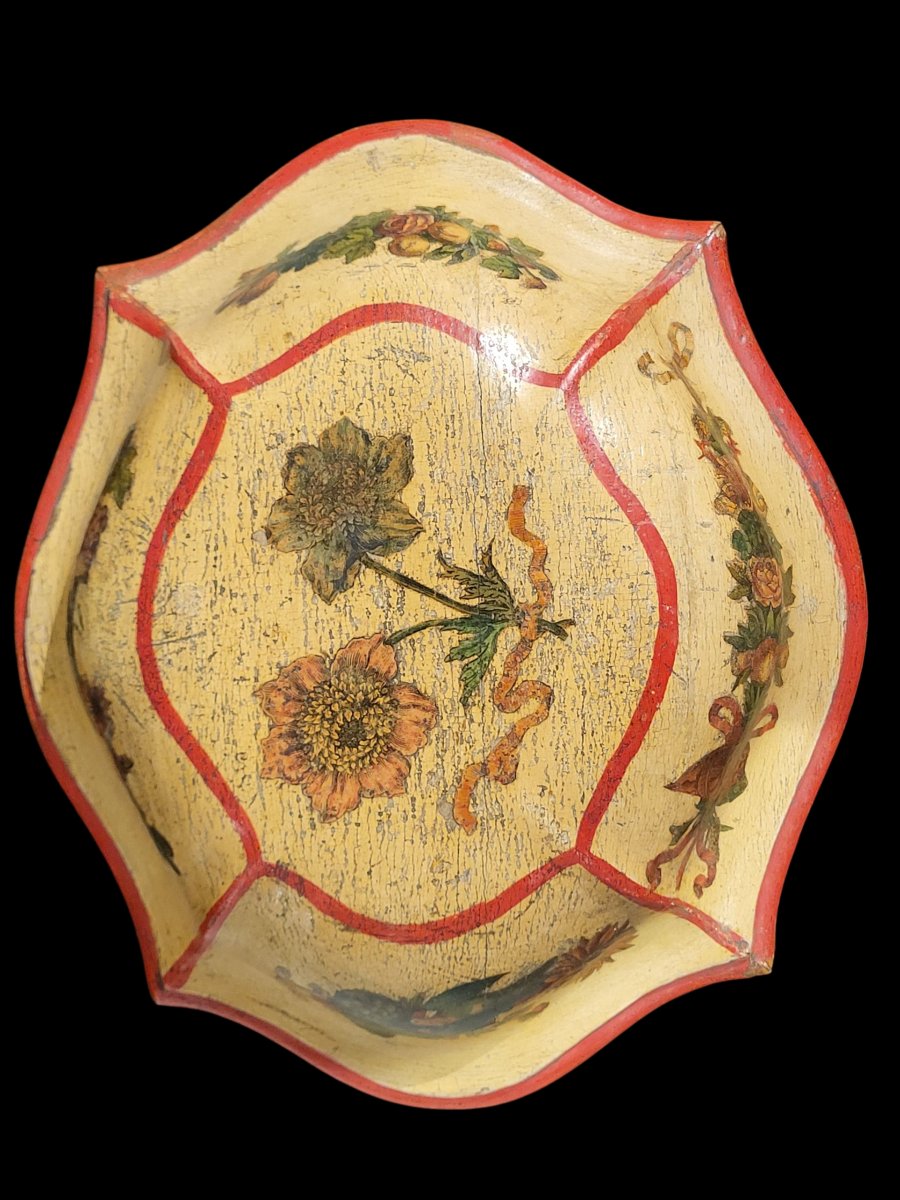 Antica cassetta sagomata e laccata, Piemonte, metà XVIII secolo-photo-3