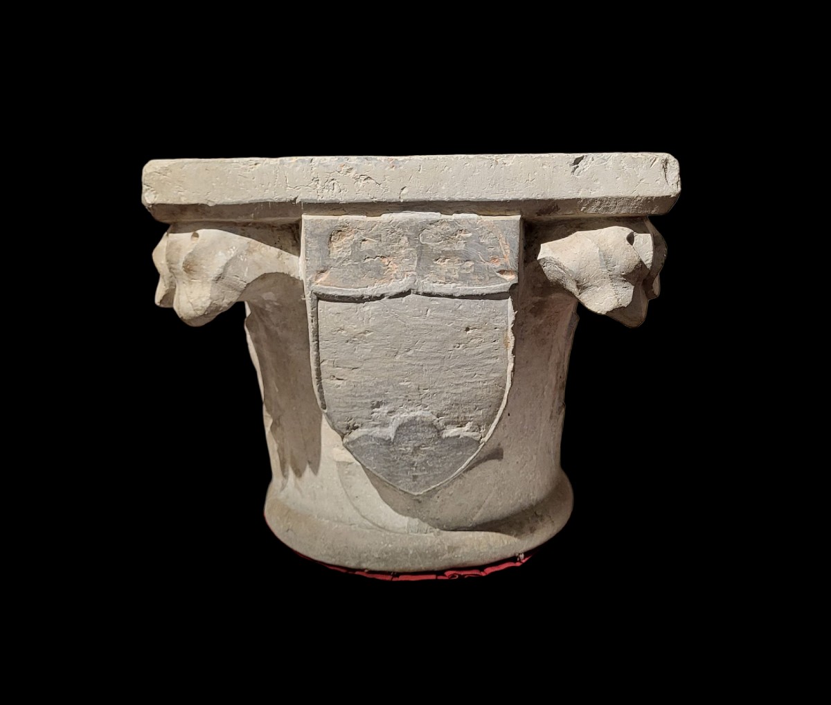 Antico capitello in pietra, Toscana, fine XV secolo