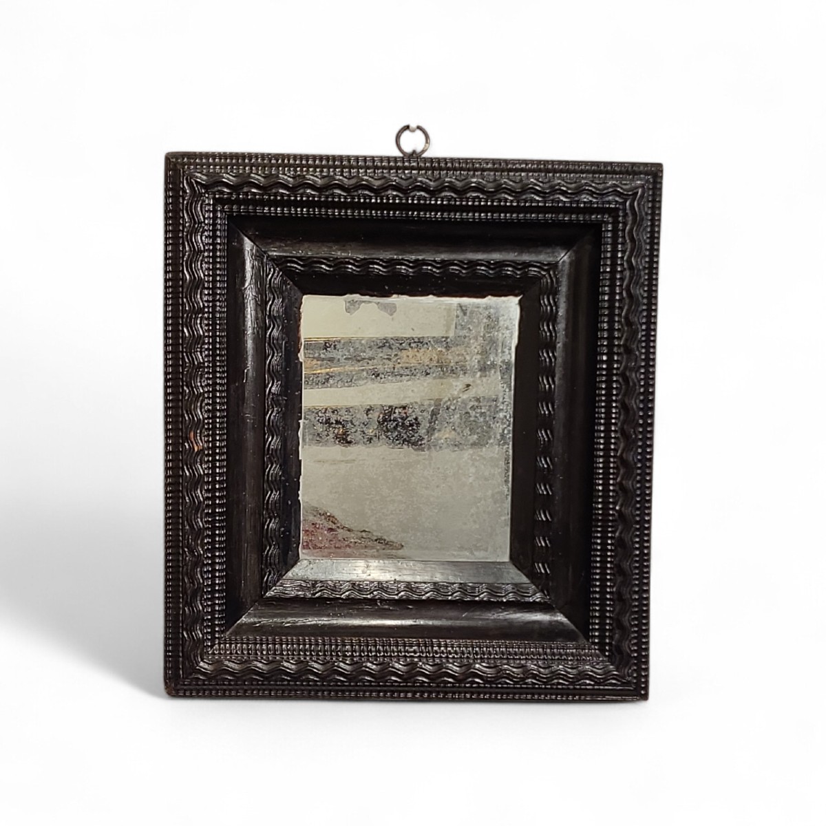 Cornice guilloché in legno ebanizzato. Lombardia, XVII secolo.