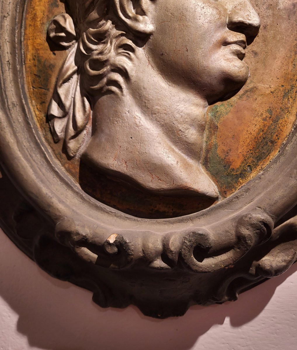 Medaglione in stucco laccato e argentato. Toscana, fine XVII- inizio XVIII secolo. -photo-2