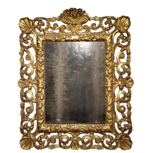 Specchiera in legno intagliato e dorato, primo quarto del XVIII secolo