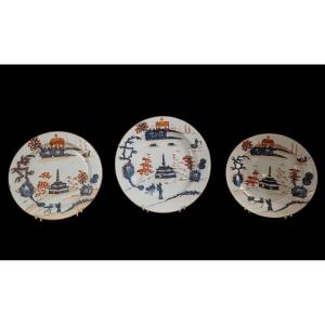 Tre piatti in maiolica di Milano, manifattura Felice Clerici o Pasquale Rubati
