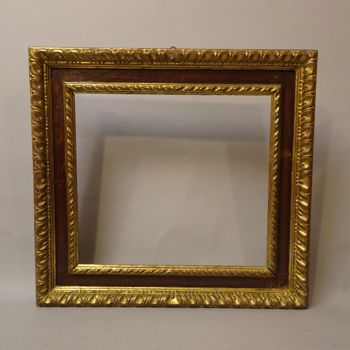 Cornice a cassetta in legno dorato e laccato XVII secolo