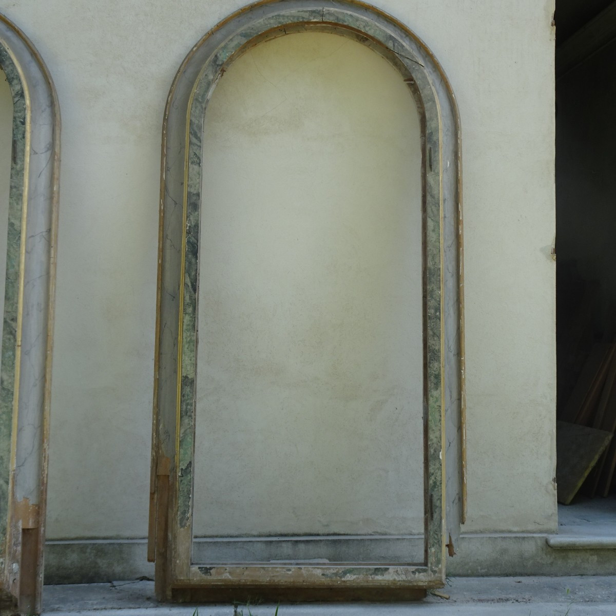 Coppia di grandi cornici in legno laccato  per nicchie  XVIII secolo-photo-2