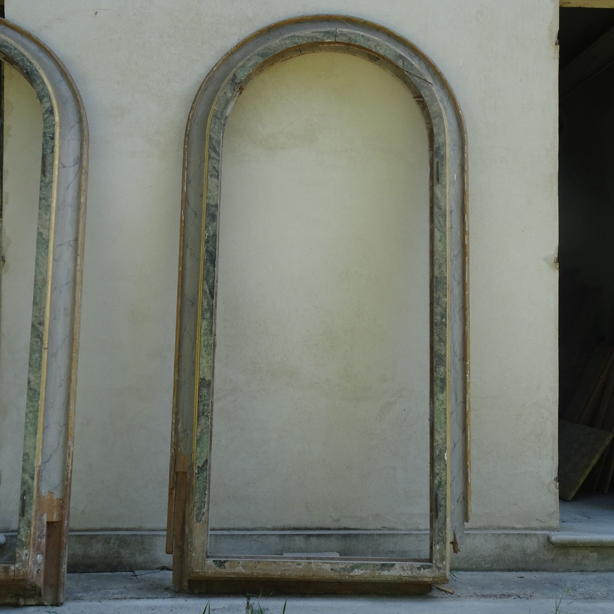 Coppia di grandi cornici in legno laccato  per nicchie  XVIII secolo-photo-5