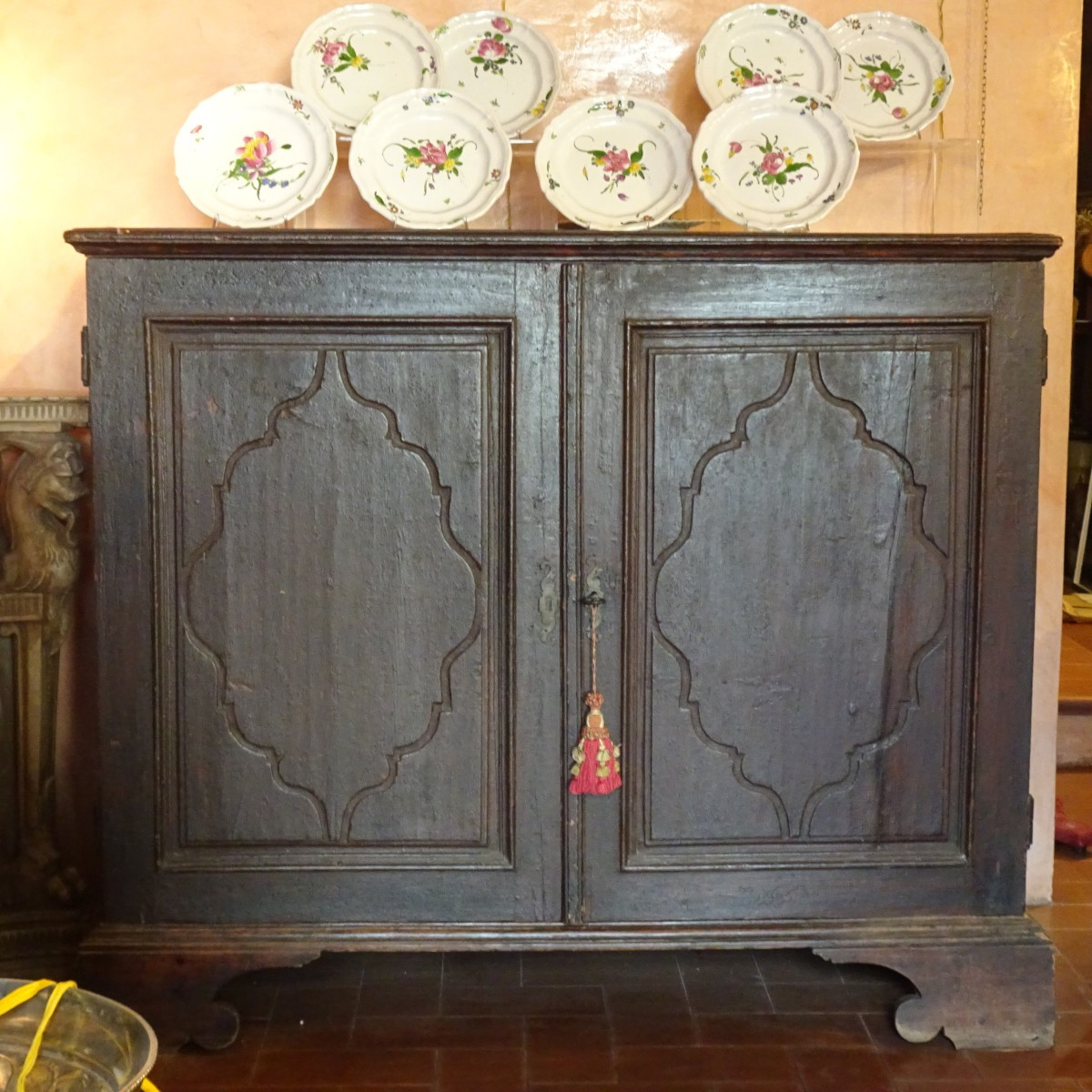 Credenza genovese a due ante XVIII secolo