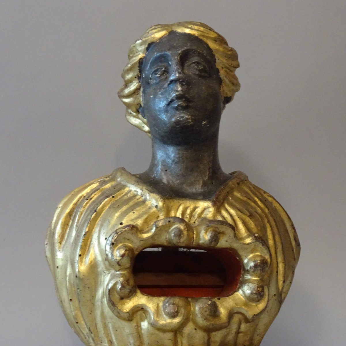 Busto reliquiario in legno dorato XVIII secolo-photo-4