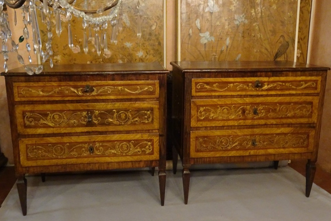 Coppia di piccoli cassetoni con decoro in pastiglia fini XVIII secolo