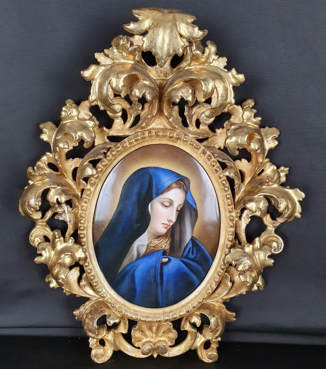 Peinture Du XIXe Siècle De La Madonna Del Dito Sur Porcelaine.