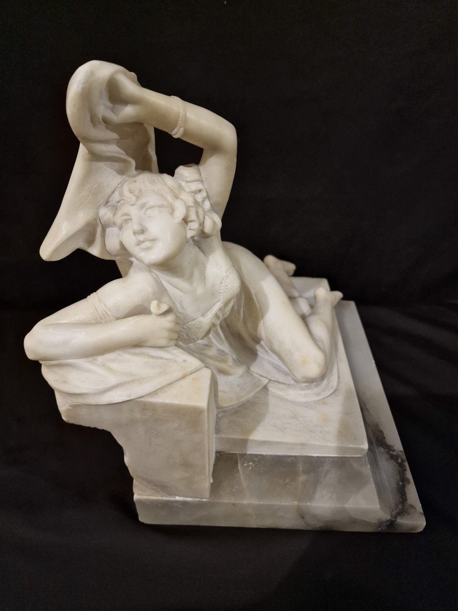Sculpture d'Une Jeune Fille Du XX Siècle-photo-2