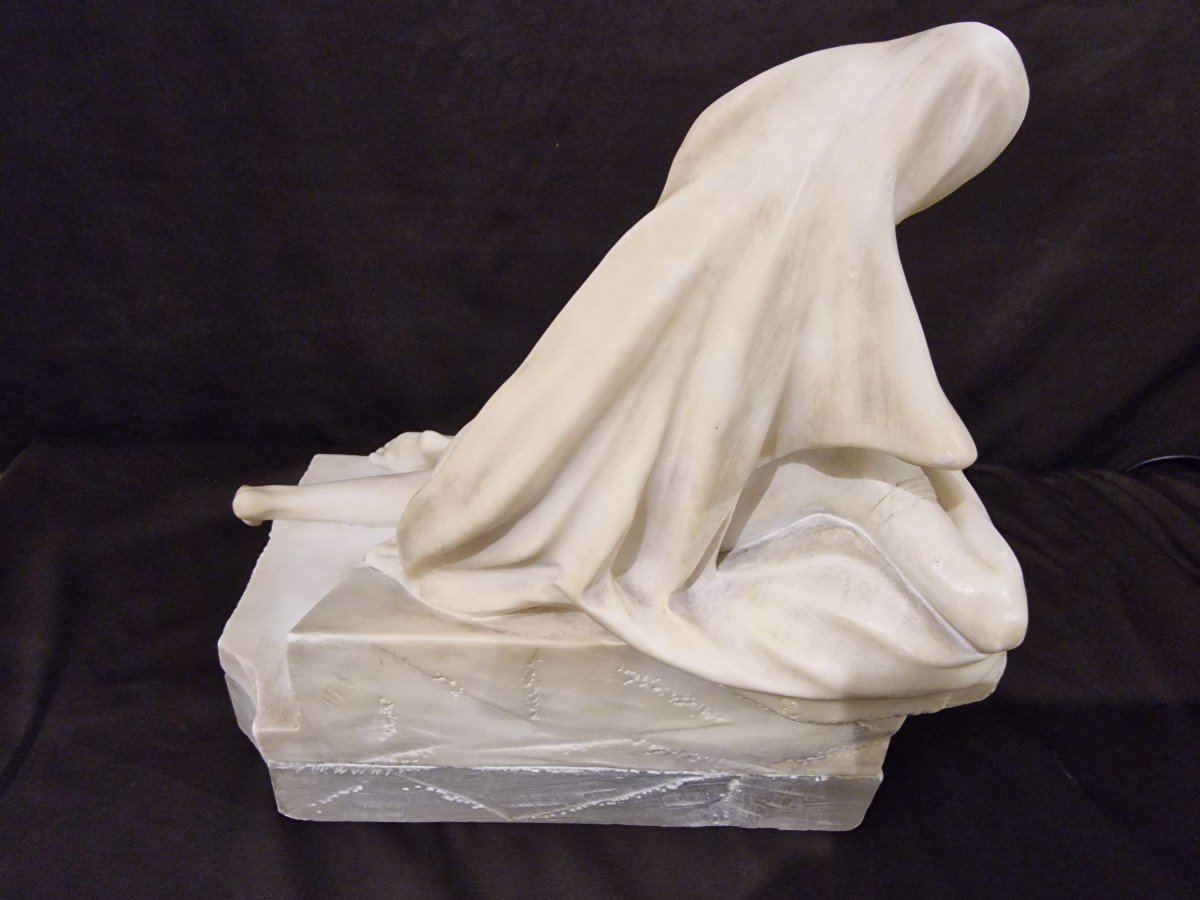 Sculpture d'Une Jeune Fille Du XX Siècle-photo-3