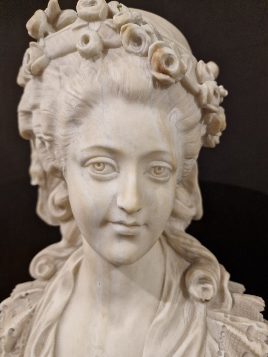 Buste d'Une Femme Noble-photo-3